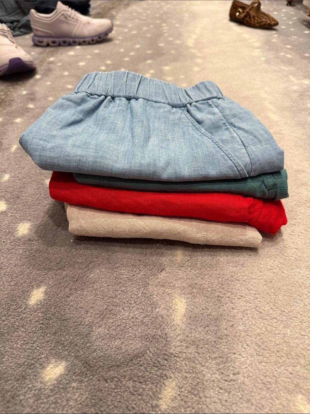 4 pair of J. Crew/ J.Crew Factory/Old Navy Elastic-Waist Shorts Small